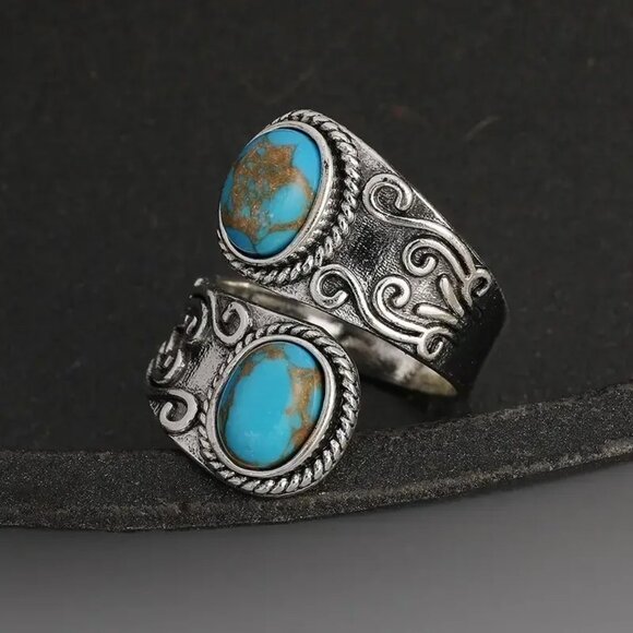 Vintage Spoon Ring - Fashionable Silver Plating with Vibrant Turquoise Inlay - - Picture 3 of 5